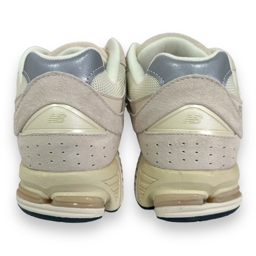 NWT New Balance 2002R Shoes Color: Beige size various - Picture 5 of 9